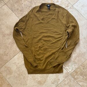 H&M Men's Mustard Tan V-Neck Sweater